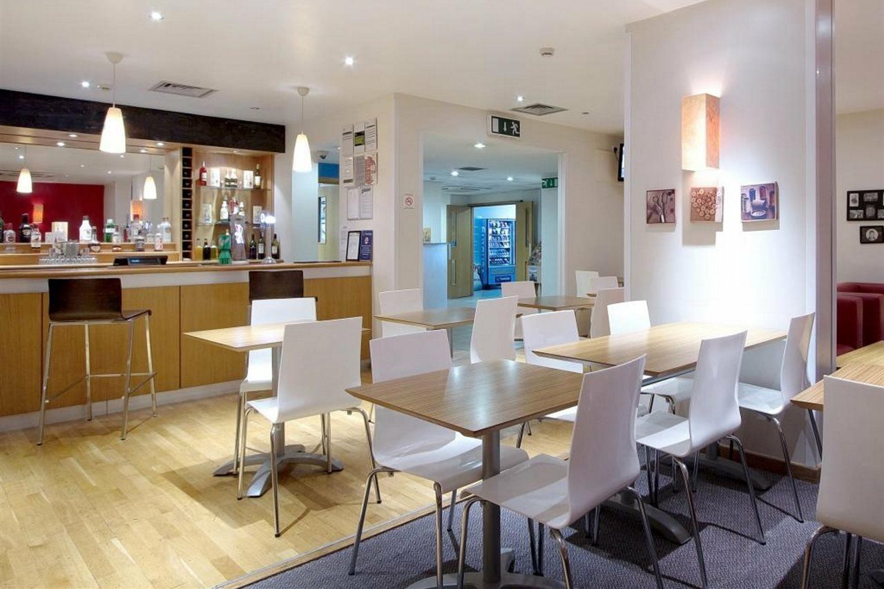 Travelodge Preston Central Экстерьер фото